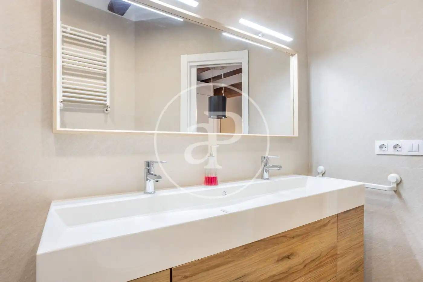 Baño de Piso de alquiler en Valencia con Aire acondicionado, Calefacción y Amueblado