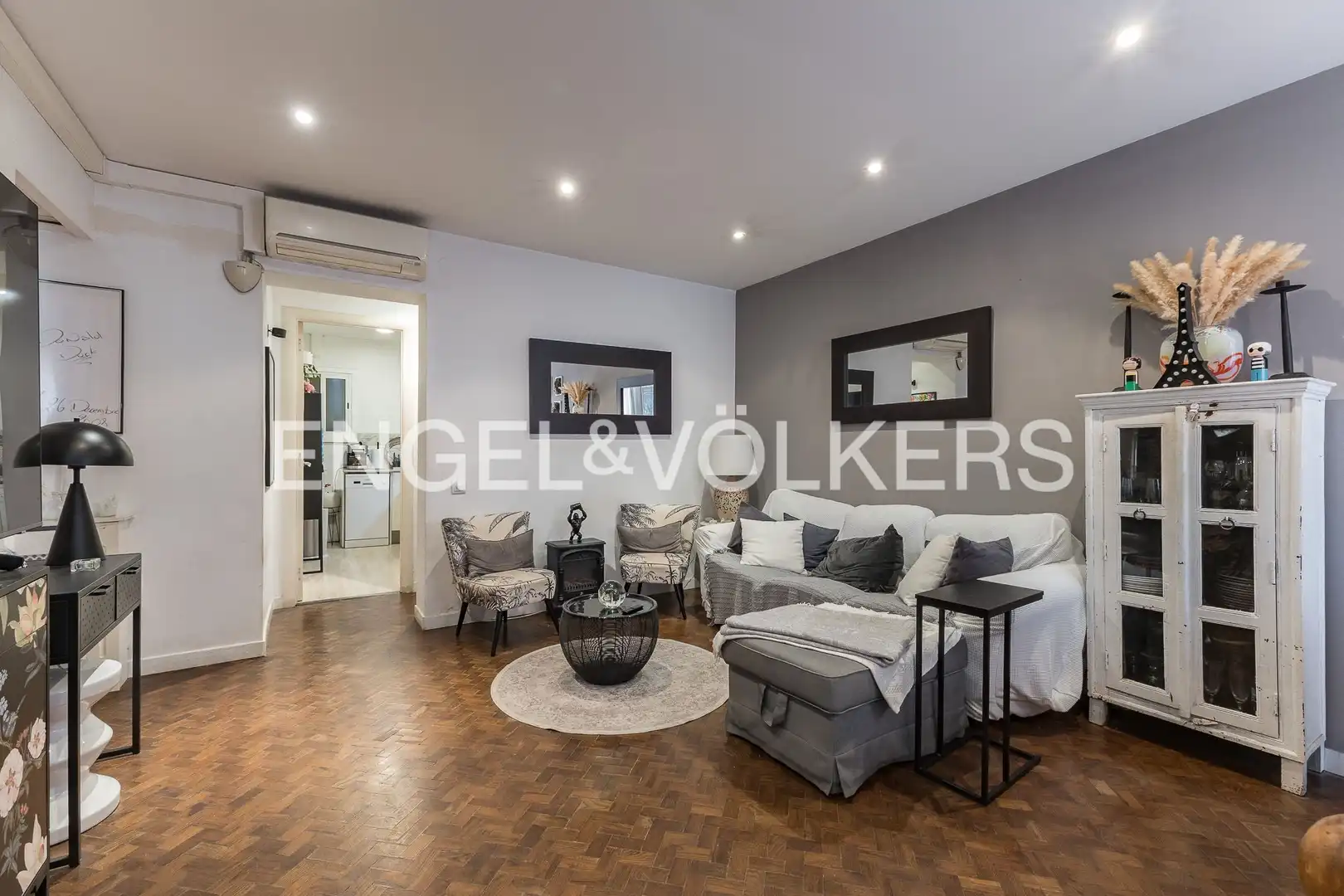 Sala de estar de Piso en venta en L'Hospitalet de Llobregat con Aire acondicionado, Calefacción y Parquet