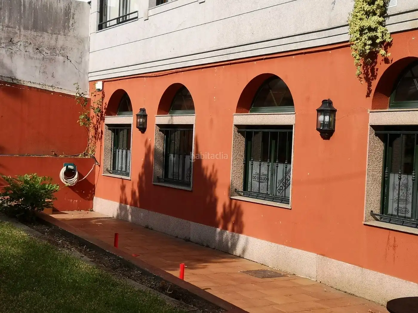 Local comercial de lloguer a Rúa Bosque Desamparados 4