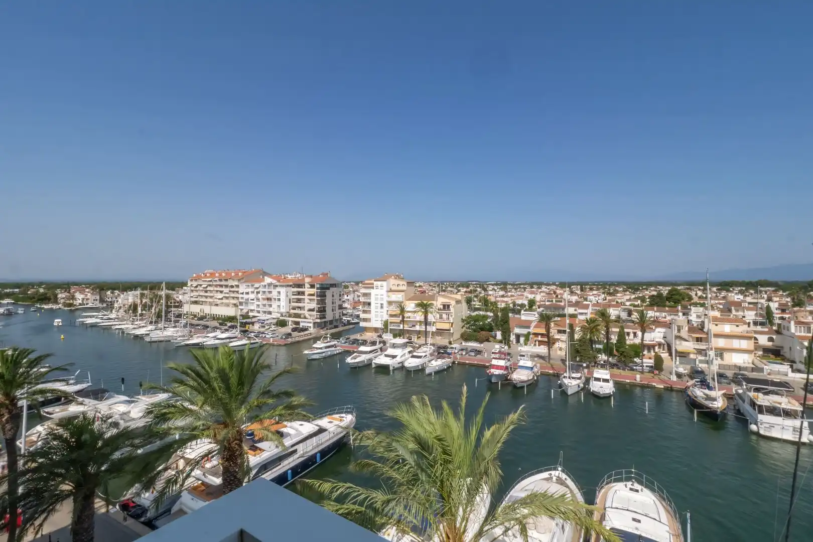 Piso en venta en Empuriabrava con Piscina