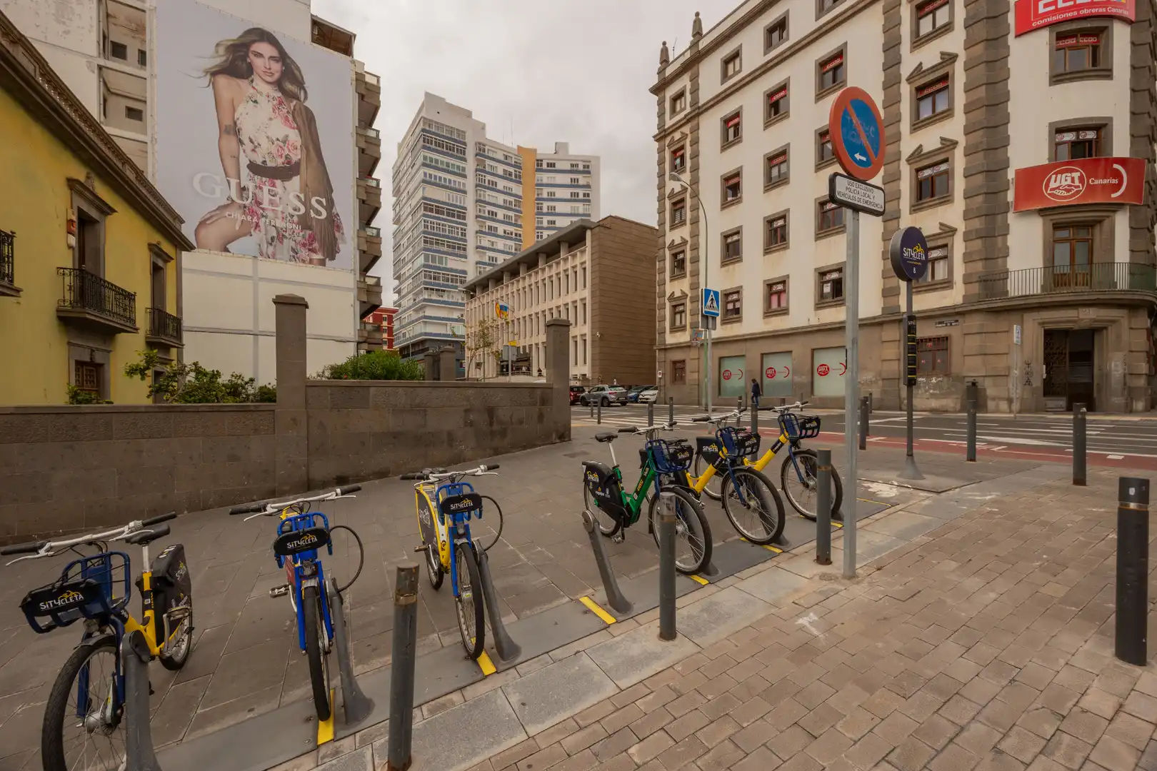 Vista exterior de Pis en venda en Las Palmas de Gran Canaria amb Moblat i Balcó