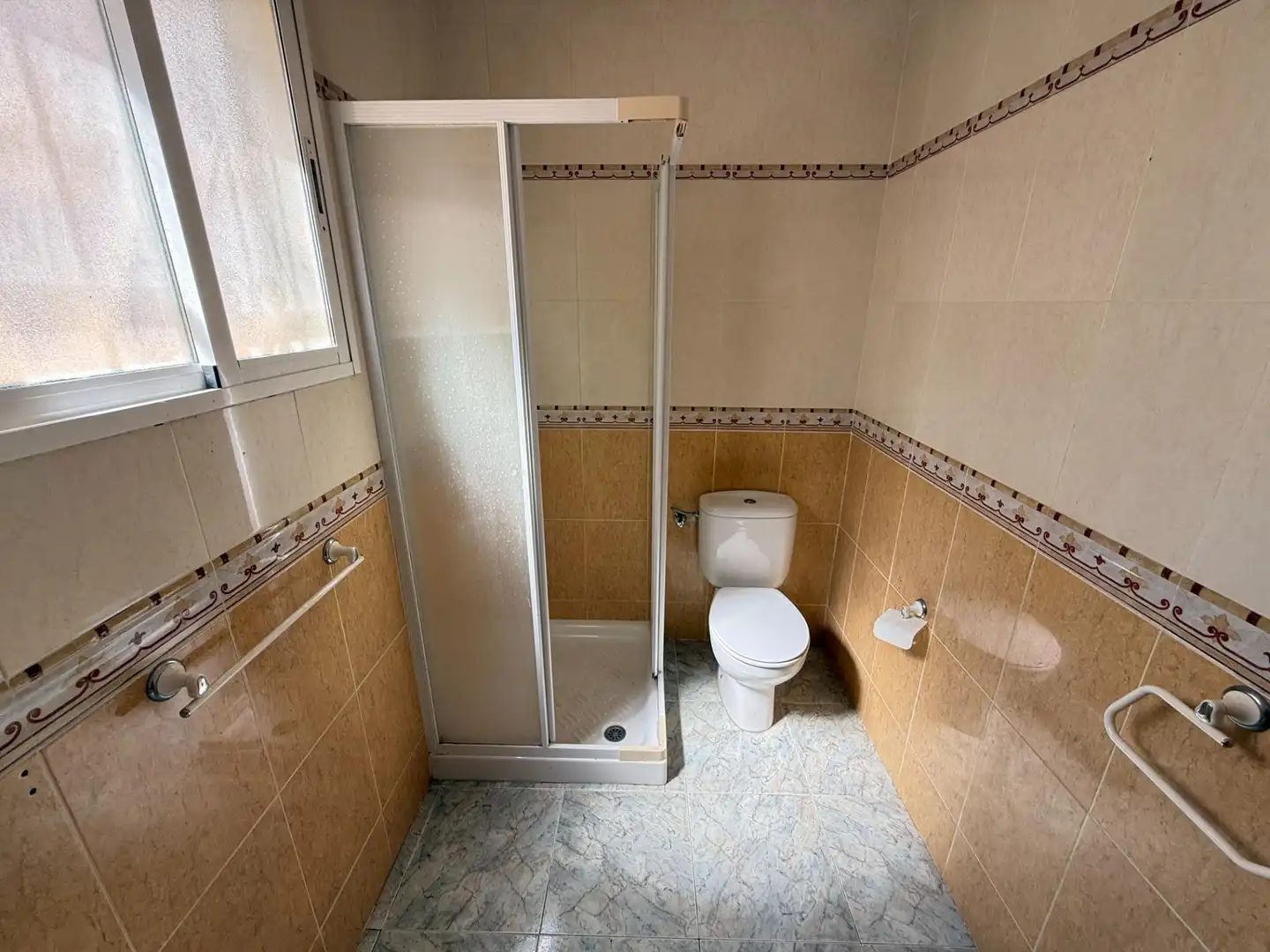 Bany de Casa o xalet en venda en San Miguel de Salinas amb Jardí privat i Piscina comunitària