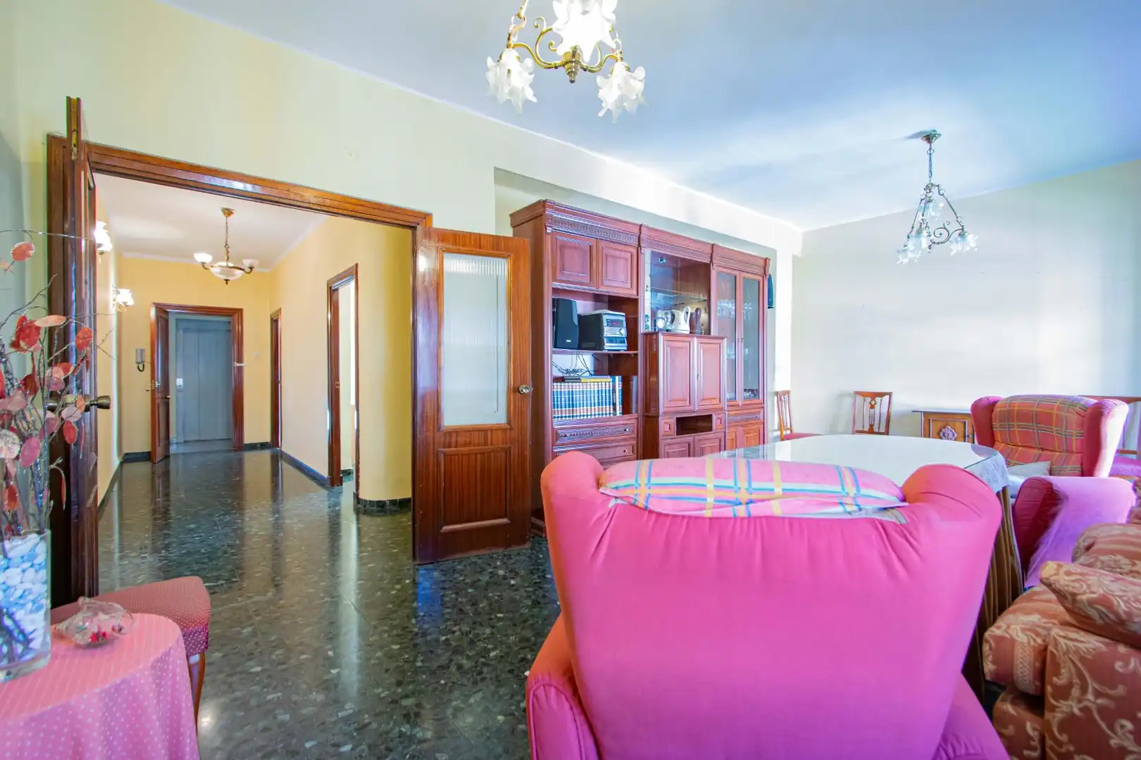 Living room of Flat for sale in Sevilla  with Air Conditioner, Heating and Storage room