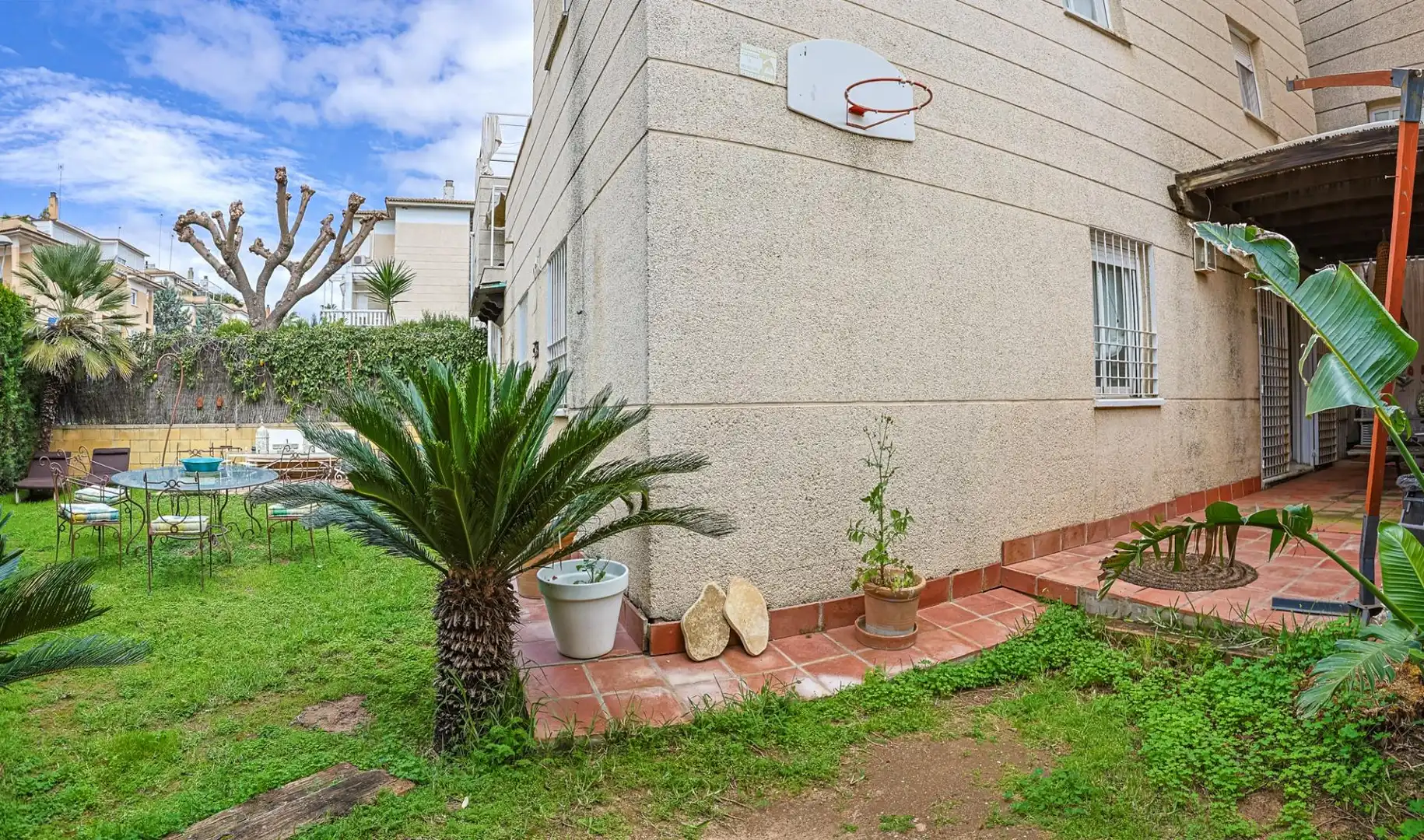 Vista exterior de Piso en venta en Tomares con Aire acondicionado, Jardín privado y Piscina comunitaria