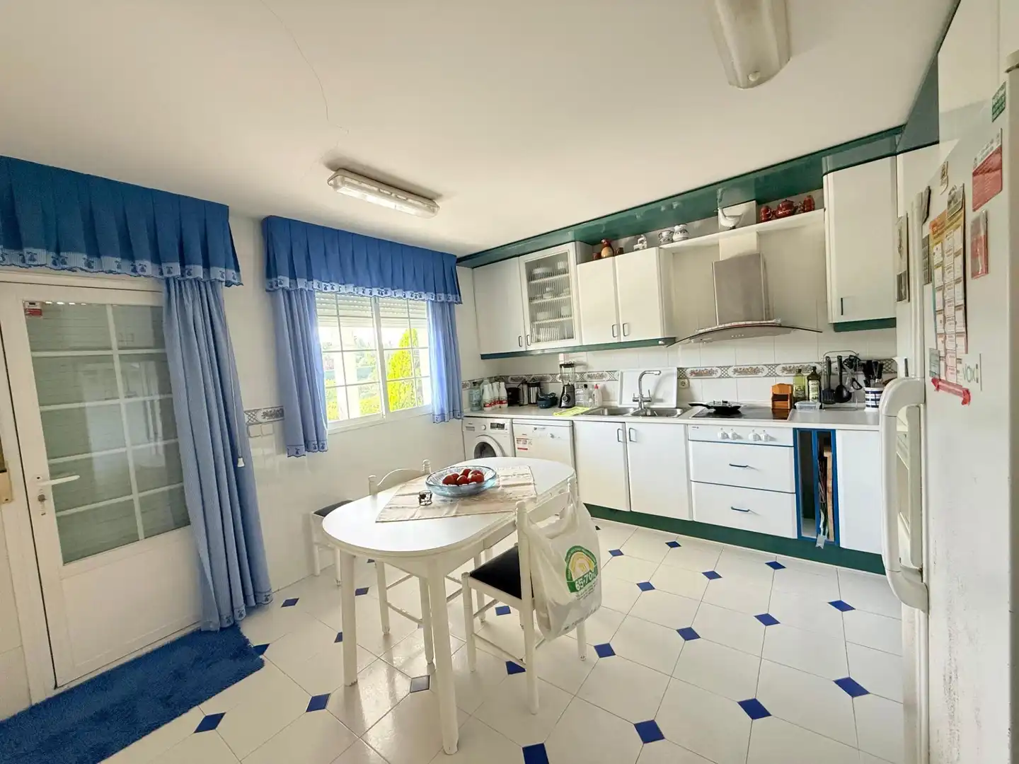 Cocina de Casa o chalet en venta en Boadilla del Monte con Aire acondicionado, Calefacción y Piscina