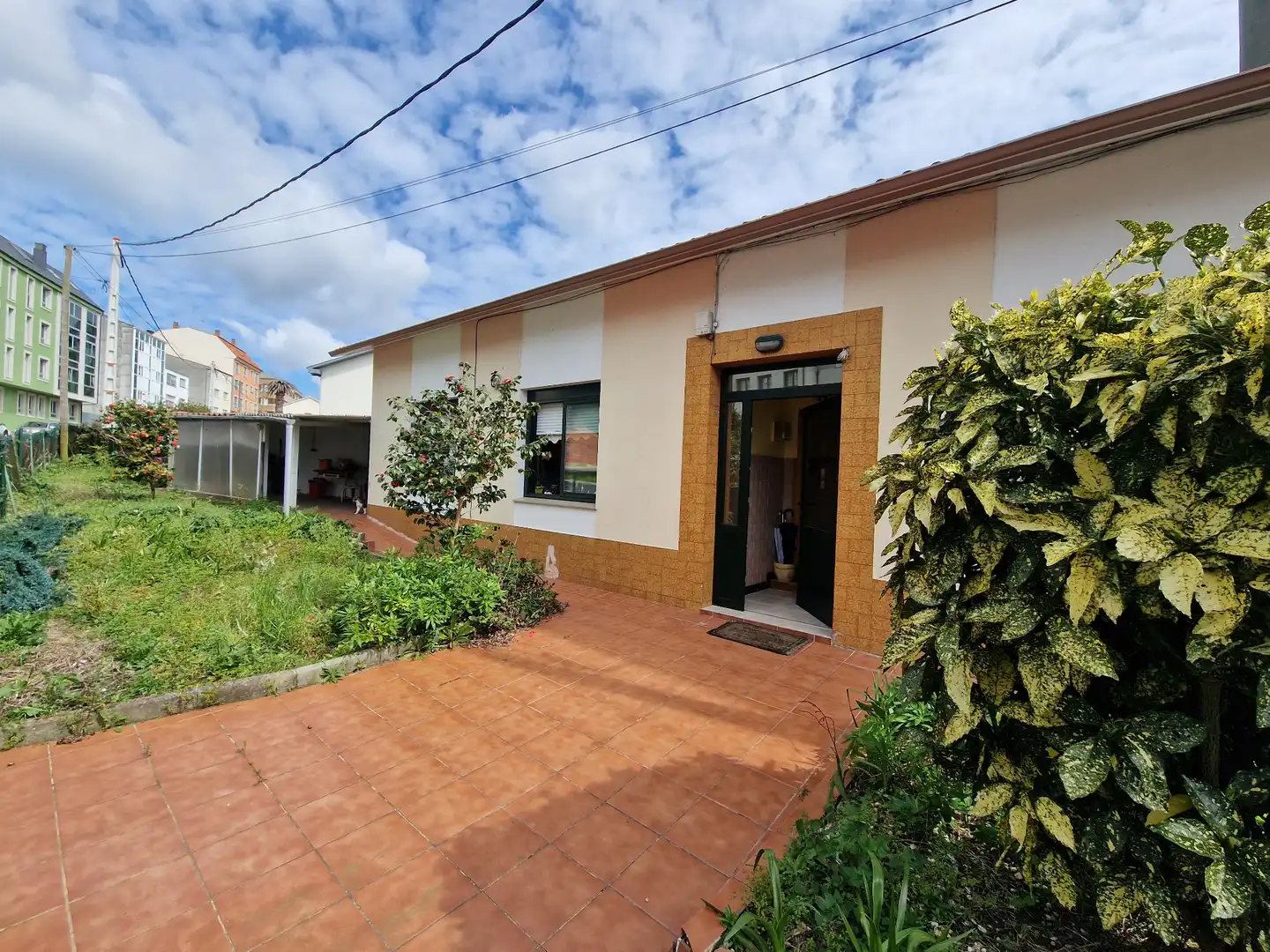 Vista exterior de Casa o xalet en venda en Narón amb Calefacció, Jardí privat i Terrassa