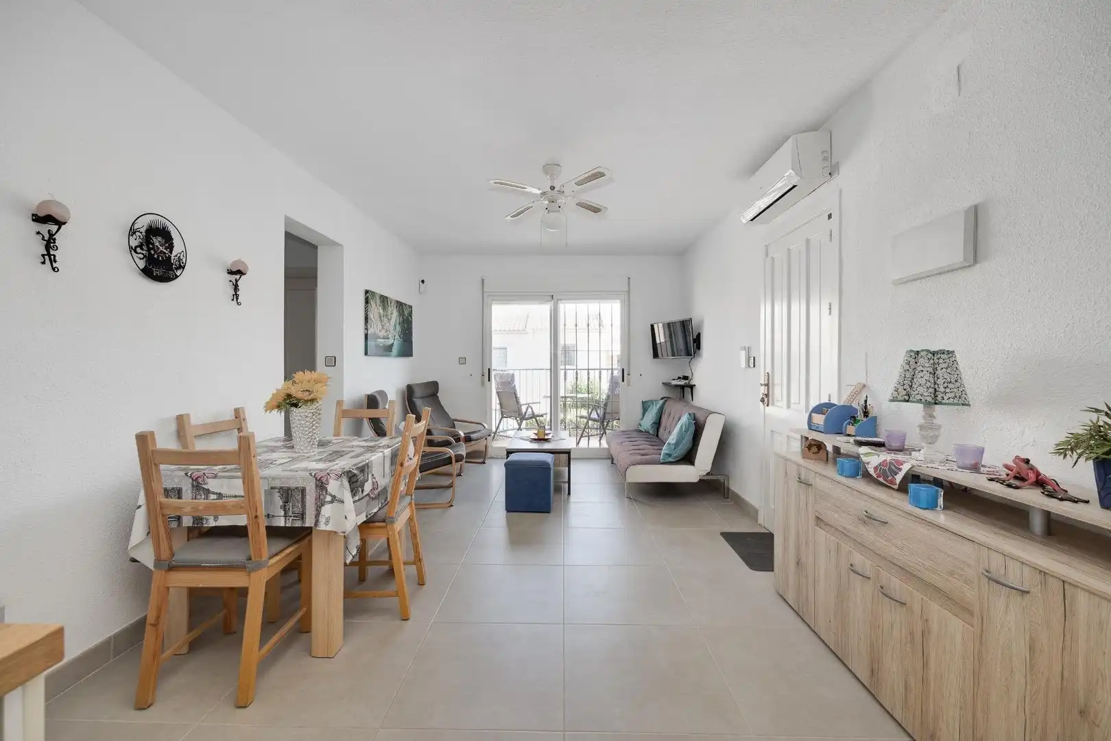 Sala d'estar de Casa o xalet en venda en Torrevieja amb Aire condicionat, Piscina i Moblat