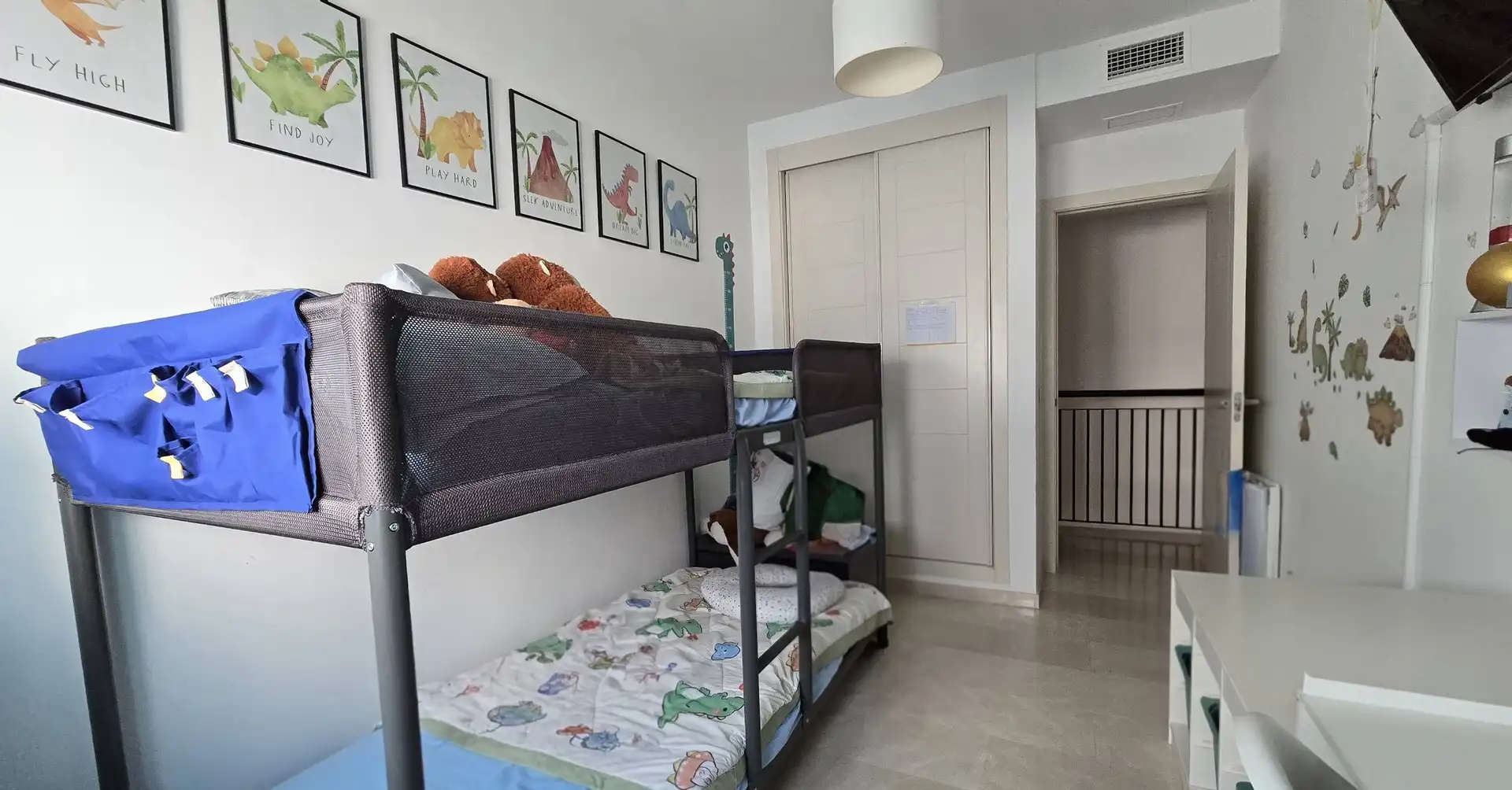 Dormitori de Dúplex en venda en Estepona amb Aire condicionat, Jardí privat i Terrassa