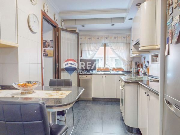 Cocina de Piso en venta en Vigo  con Calefacción, Parquet y Terraza