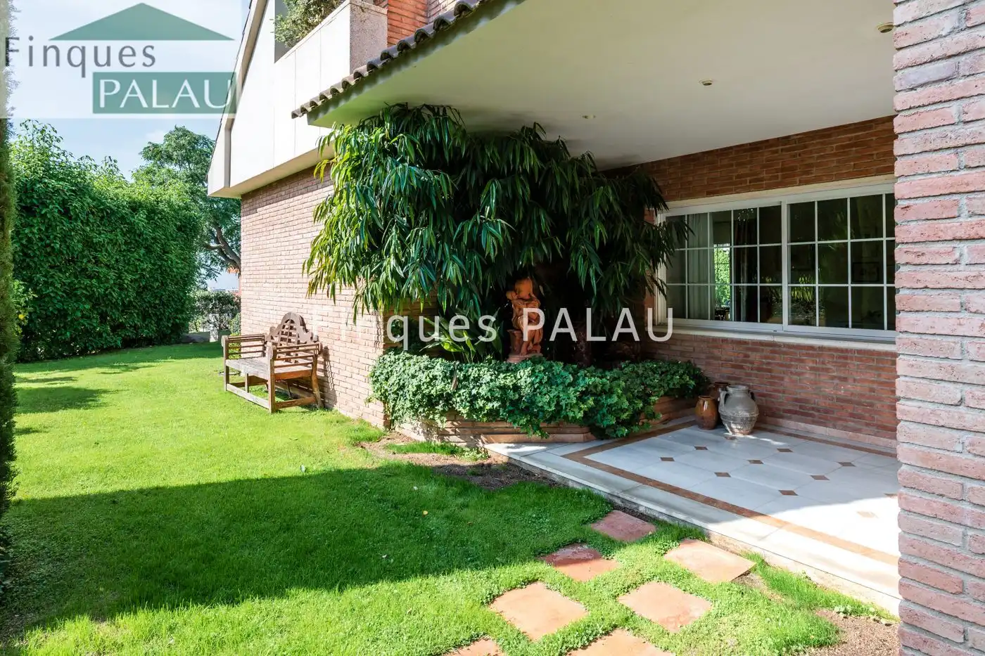 Jardí de Casa o xalet en venda en Sant Just Desvern amb Aire condicionat, Calefacció i Jardí privat