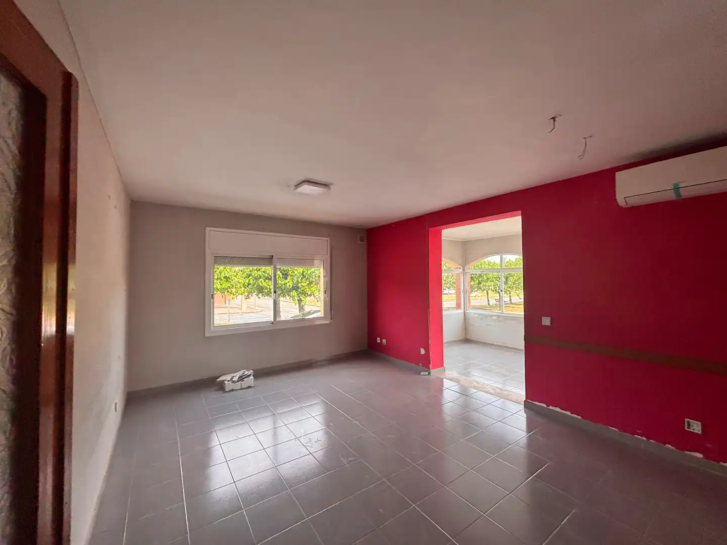 Sala d'estar de Casa adosada en venda en Campllong amb Aire condicionat i Terrassa