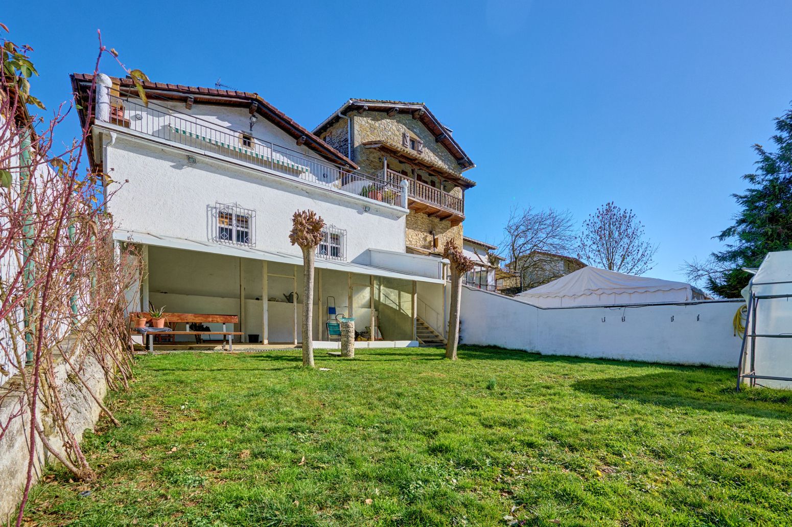 Vista exterior de Casa o xalet en venda en Odieta amb Calefacció, Parquet i Terrassa