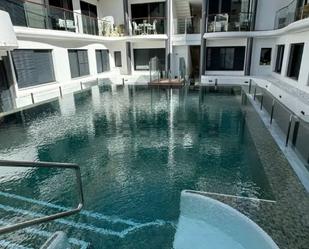 Piscina de Apartament de lloguer en Estepona amb Aire condicionat, Calefacció i Moblat
