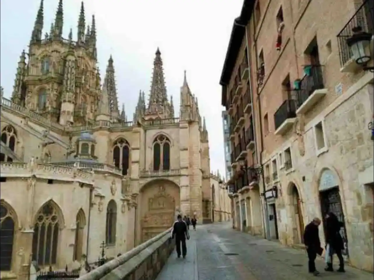 Vista exterior de Pis en venda en Burgos Capital