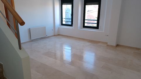 Ático dúplex con garaje cerrado incluido en el precio.