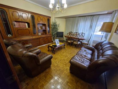 Sala d'estar de Pis en venda en  Logroño amb Calefacció, Parquet i Traster