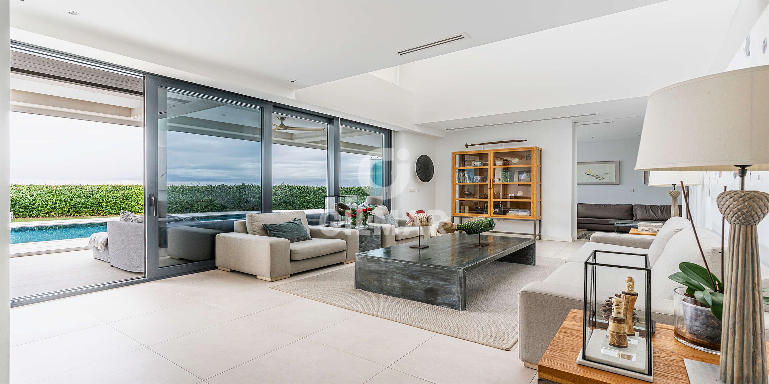 Sala de estar de Casa adosada en venta en Boadilla del Monte con Calefacción, Jardín privado y Piscina