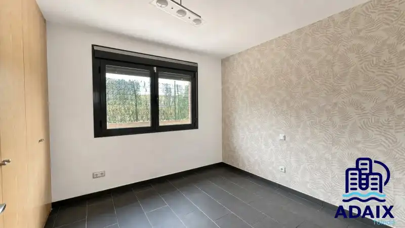 Balcony of Houses for sale in Layos  with Air Conditioner, Heating and Terrace