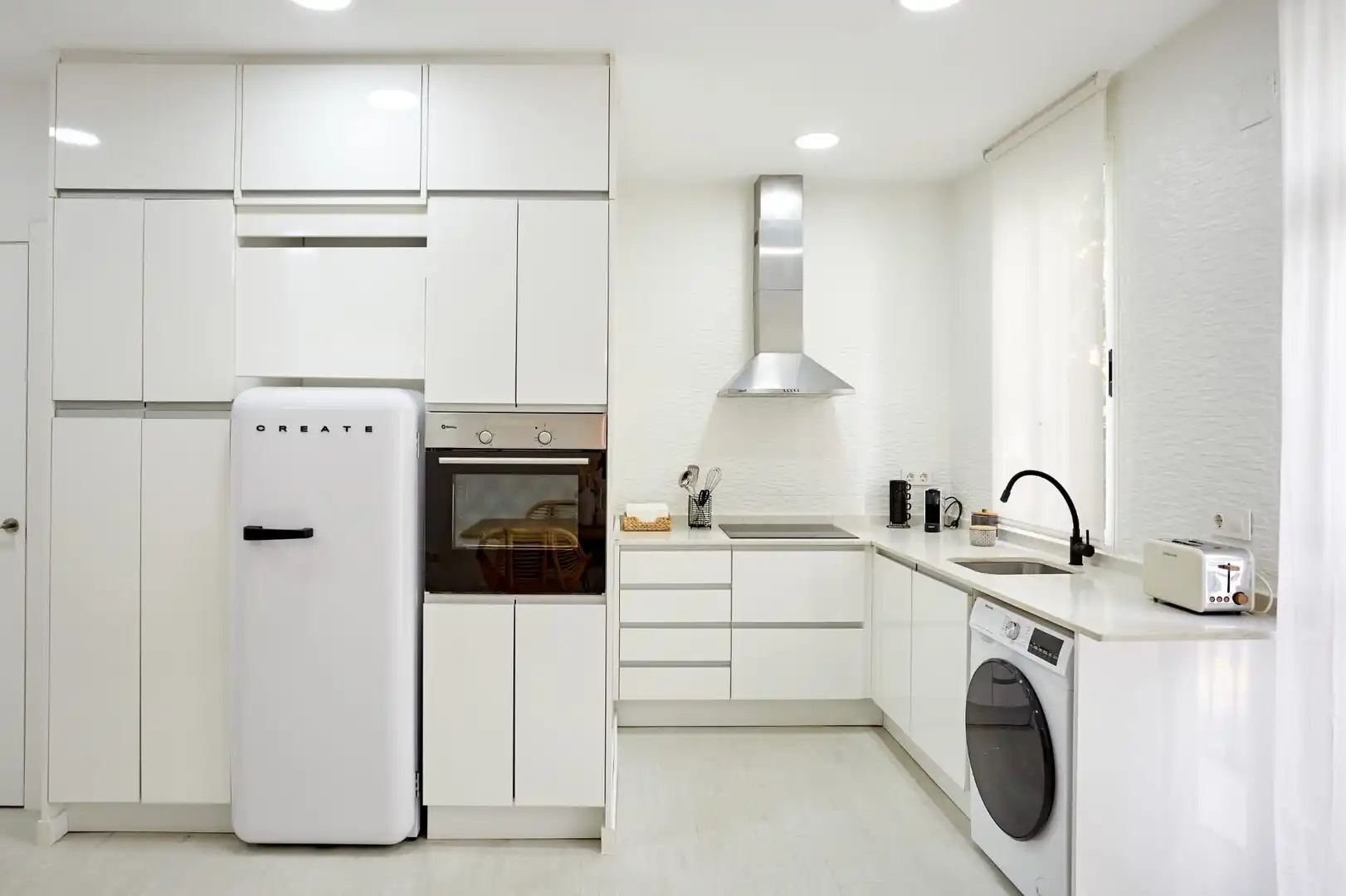 Cuina de Apartament de lloguer en Valencia amb Calefacció i Moblat