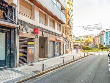 Local comercial en venta en Calle ESCALANTEGUI 21