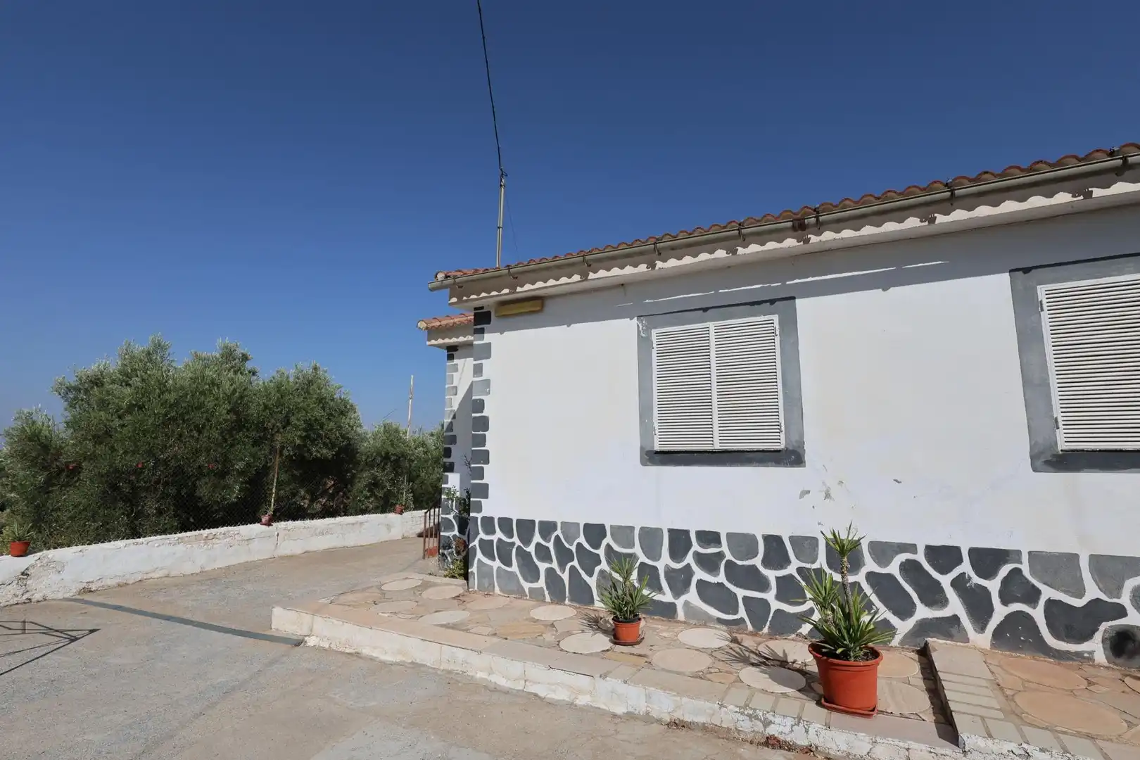 Vista exterior de Casa o xalet en venda en Cogollos de la Vega amb Piscina