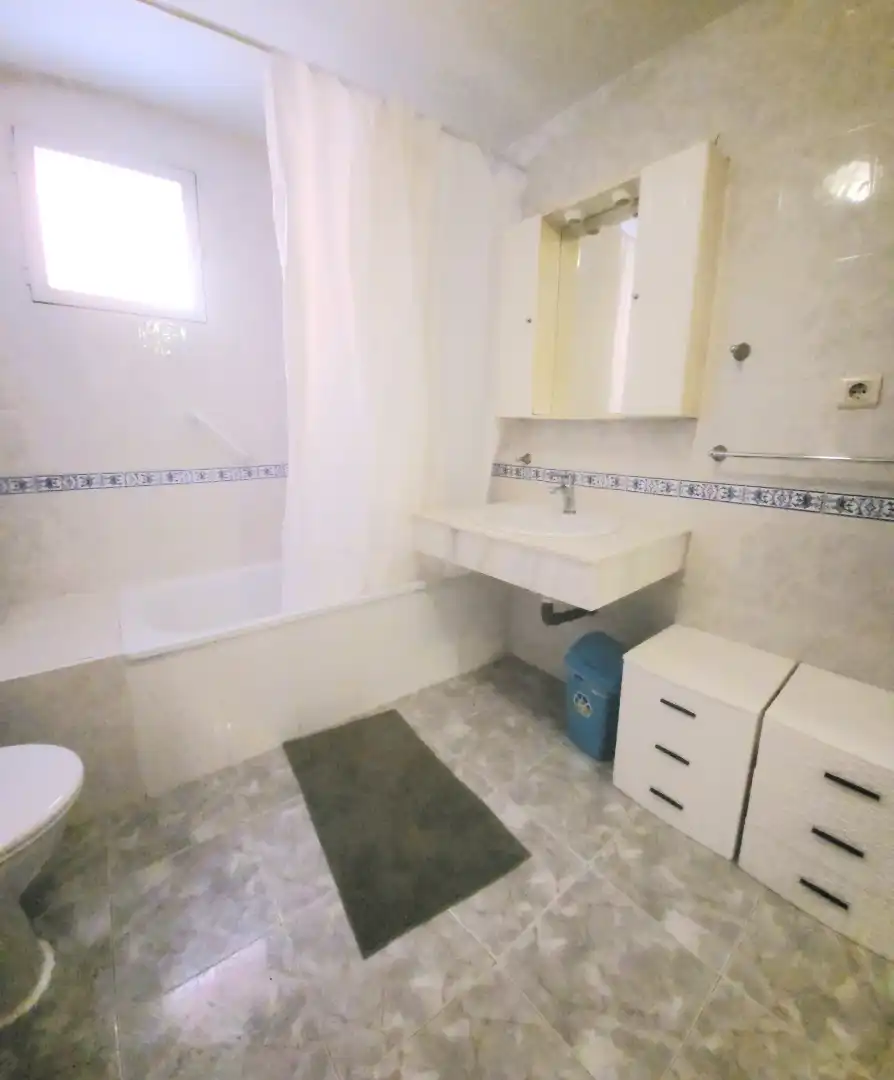 Badezimmer von Wohnung zur Miete in Granada mit Klimaanlage, Heizung und Möbliert