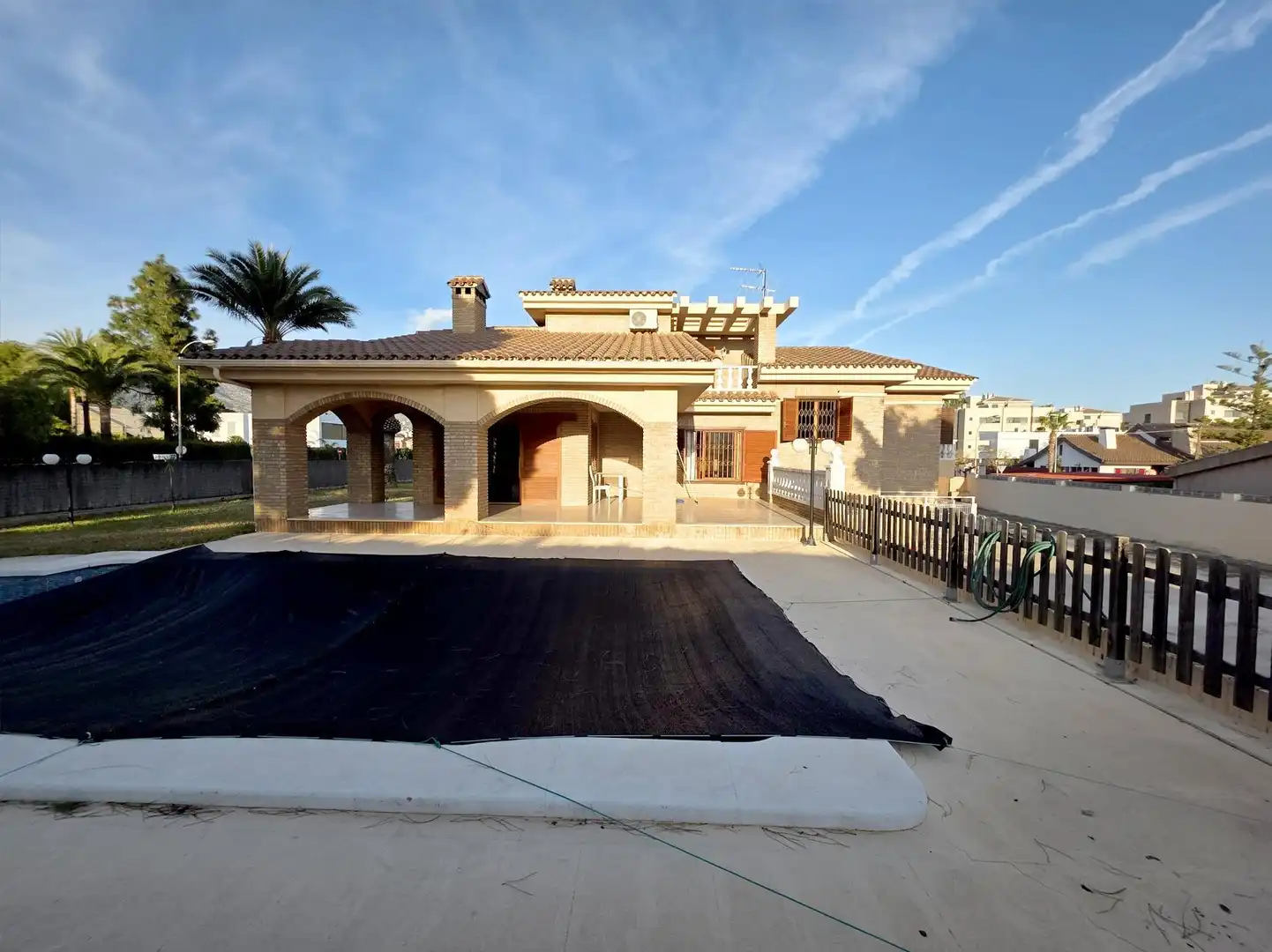 Vista exterior de Casa o chalet de alquiler en Benicasim / Benicàssim con Aire acondicionado, Jardín privado y Trastero