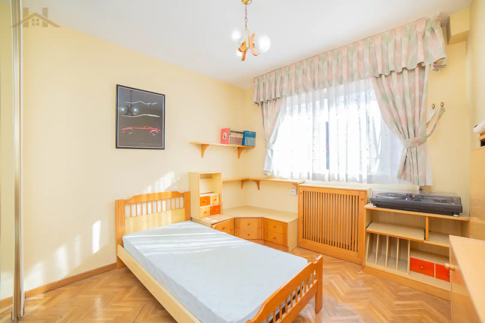 Habitación de Casa adosada en venta en Villaviciosa de Odón con Aire acondicionado, Calefacción y Jardín privado