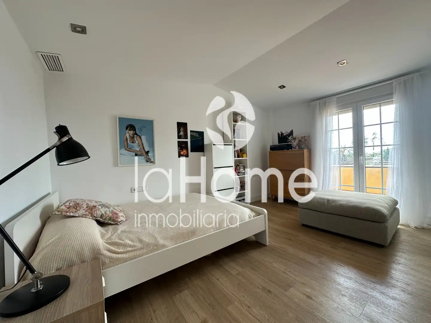 Sala de estar de Casa o chalet en venta en Paterna con Aire acondicionado, Calefacción y Jardín privado