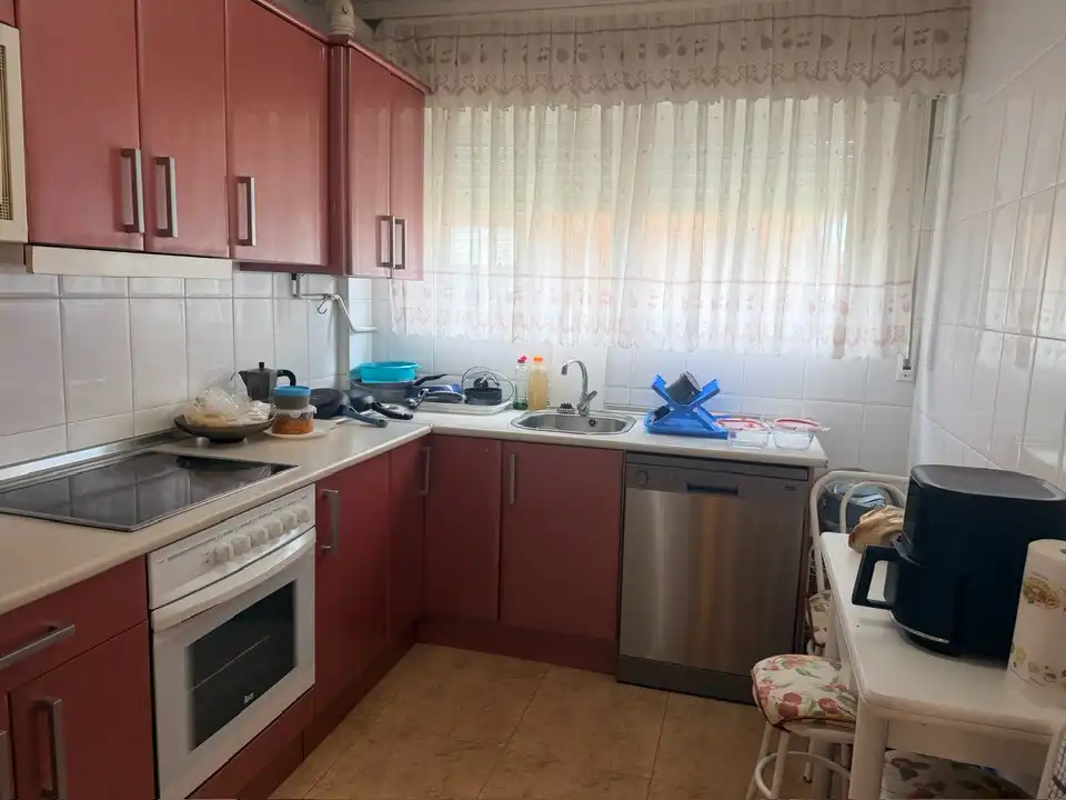 Cocina de Casa adosada en venta en Torrelavega  con Calefacción, Parquet y Terraza