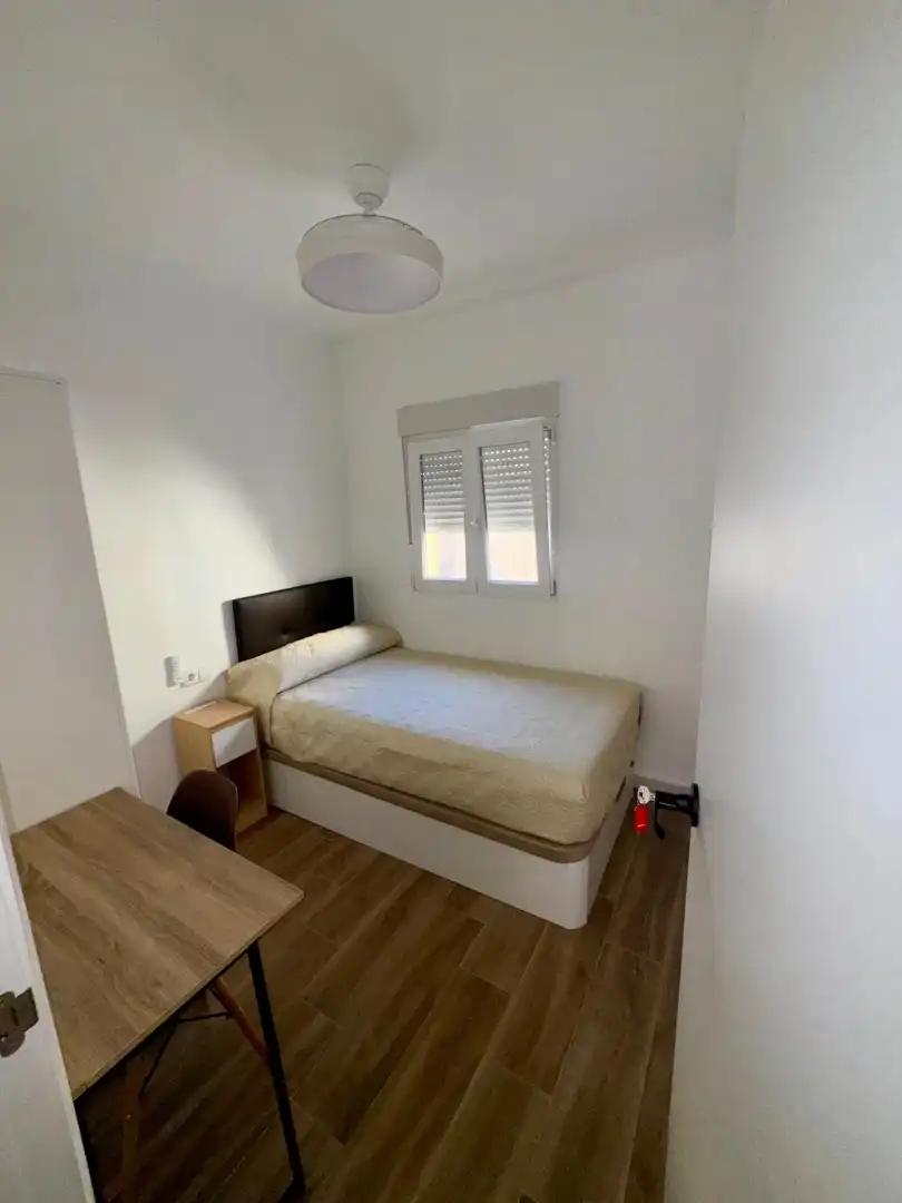 Habitación de Piso para compartir en Puerto Real con Parquet, Amueblado y Horno