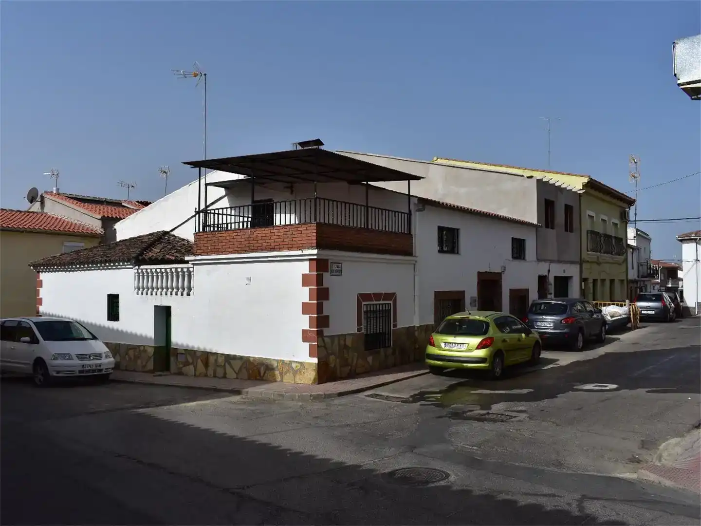Vista exterior de Casa adosada en venda en Majadas amb Aire condicionat, Traster i Moblat