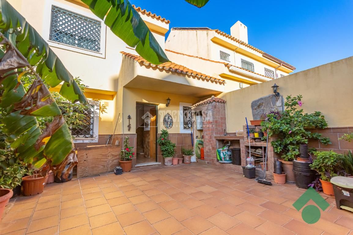 Vista exterior de Casa adosada en venta en Algeciras