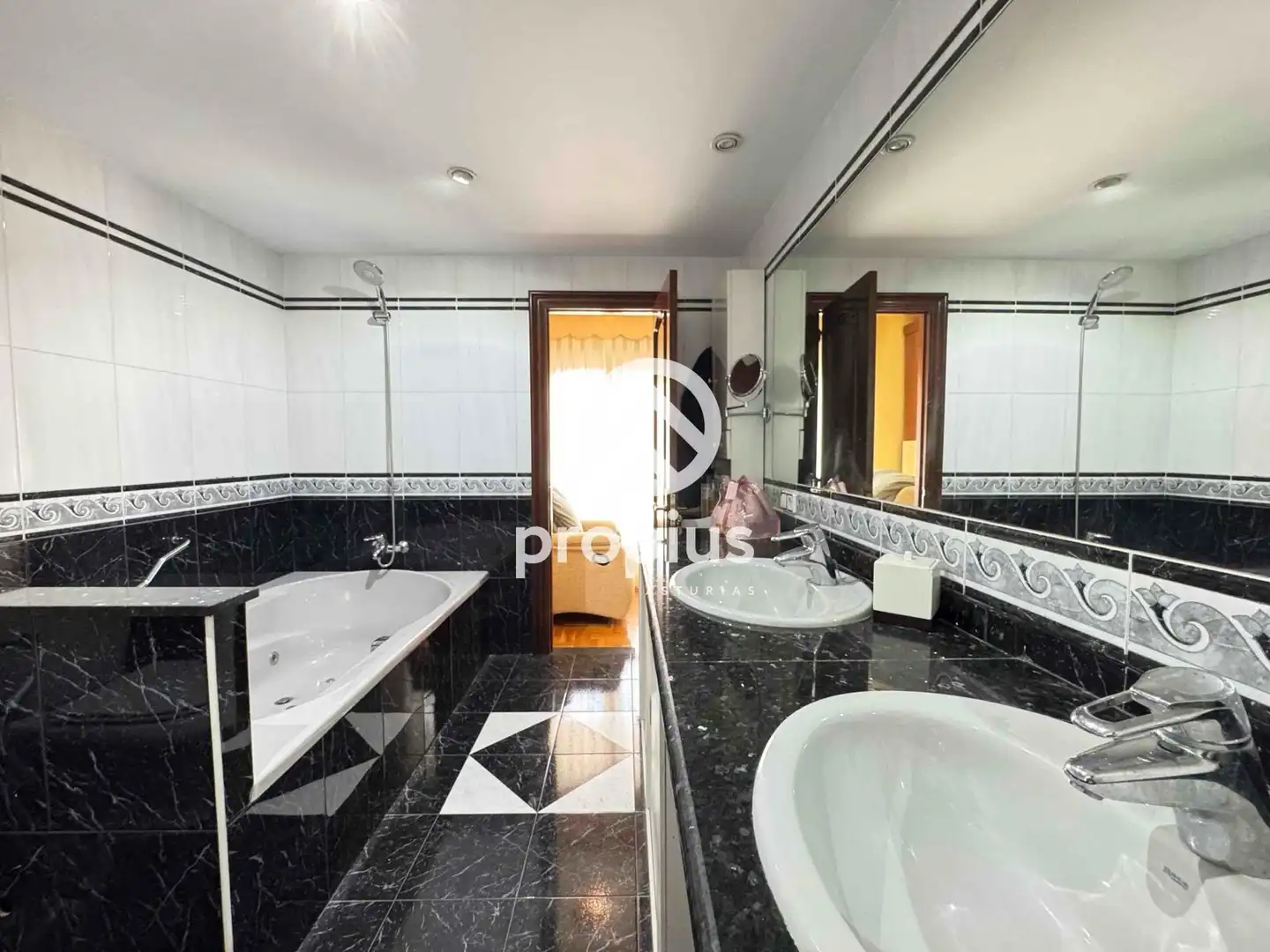 Piso en venta en Pedro Antonio Menendez, Parque San Francisco - Uría