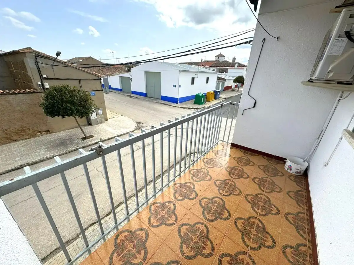 Vista exterior de Casa o xalet en venda en Almuradiel amb Aire condicionat, Calefacció i Terrassa