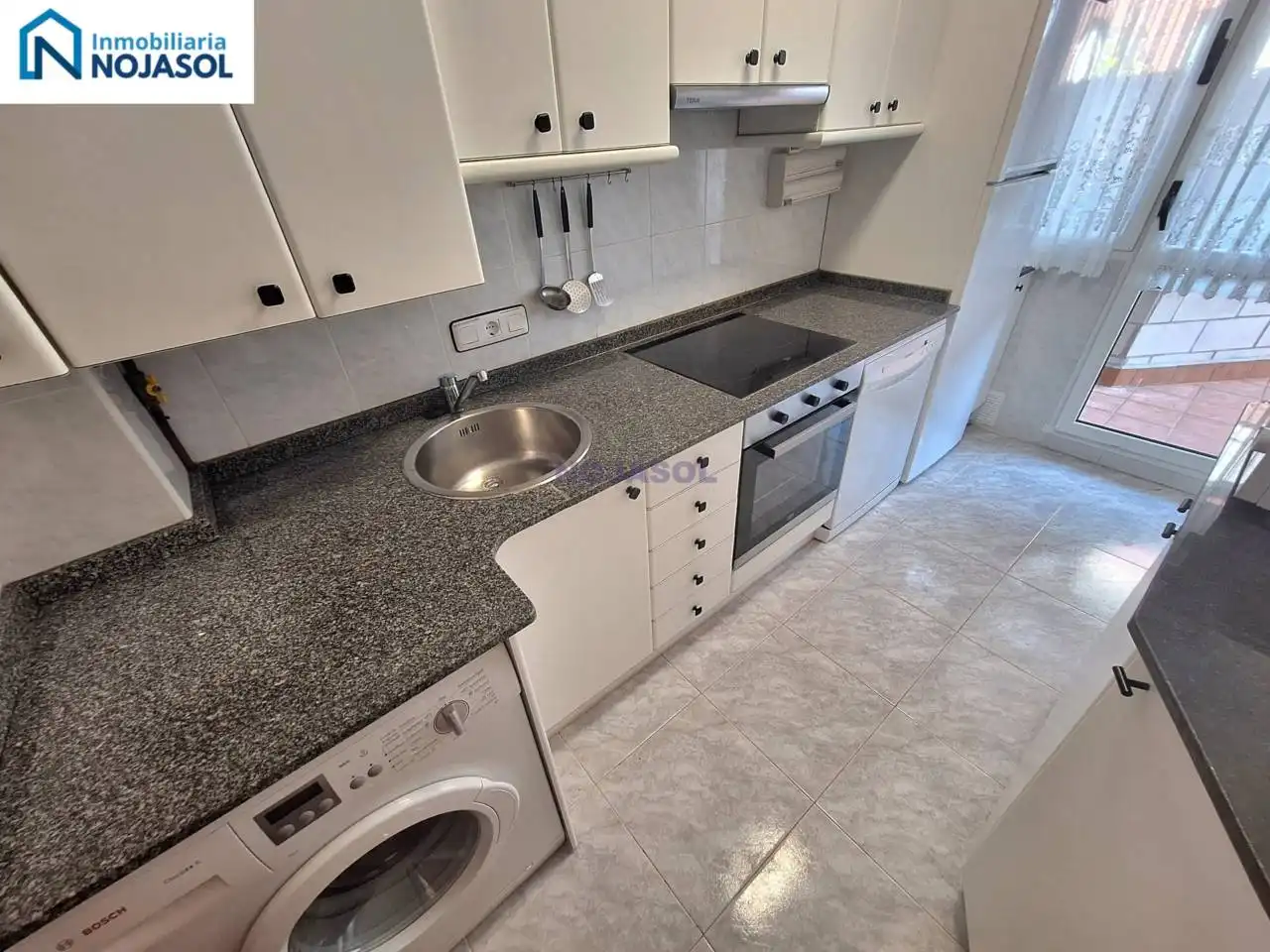 Cuina de Apartament de lloguer en Noja amb Calefacció, Jardí privat i Terrassa