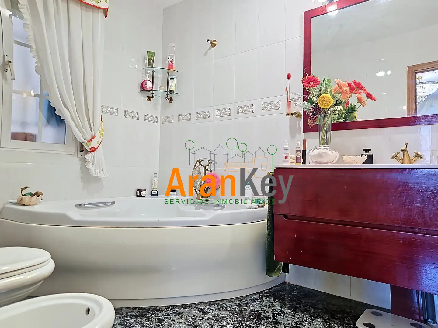 Bathroom of Houses for sale in Aranjuez  with Air Conditioner, Private garden and Terrace