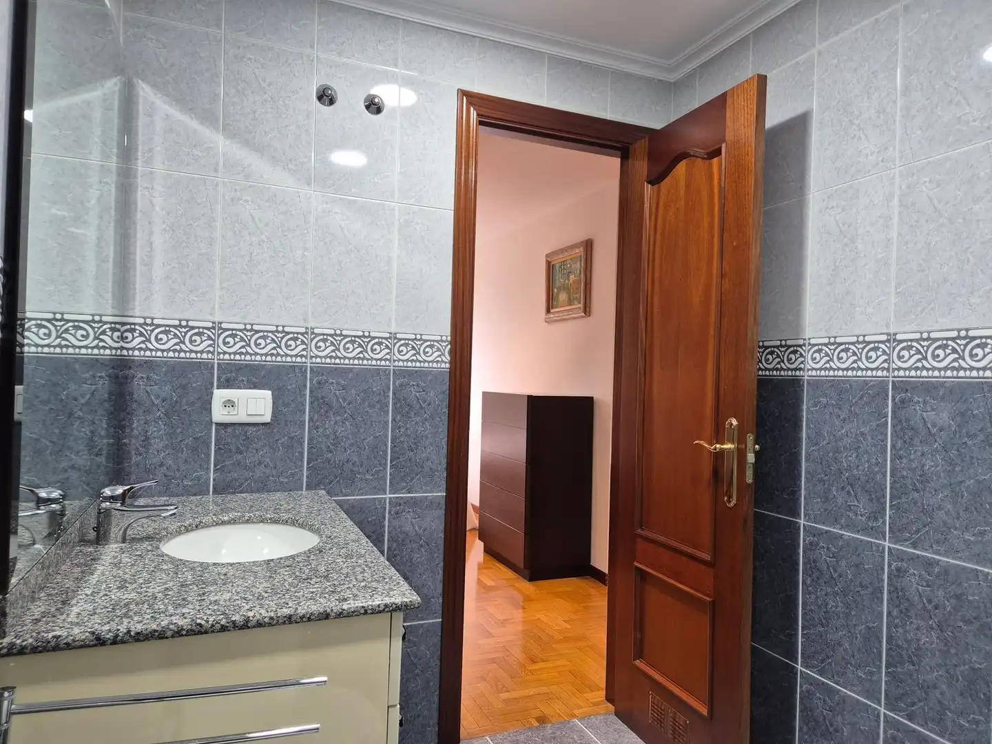 Badezimmer von Wohnung zum Verkauf in Gijón  mit Heizung, Abstellraum und Schwimmbad