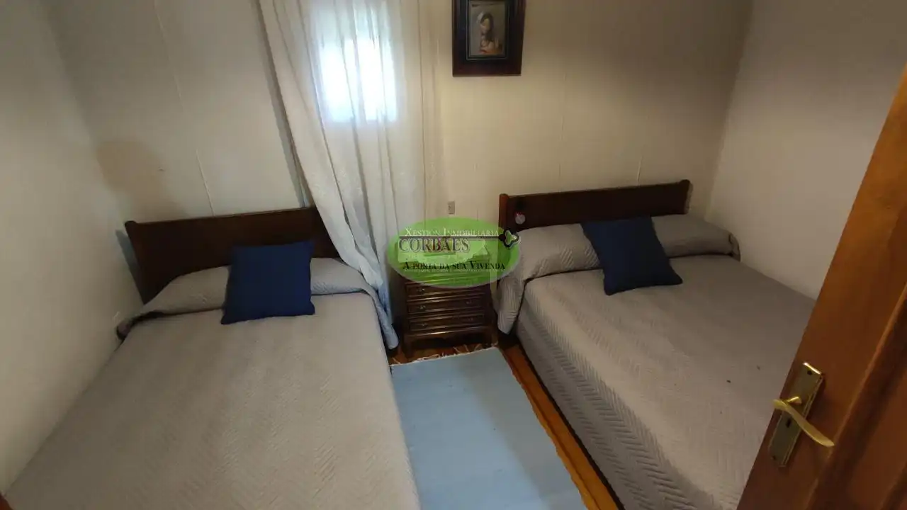 Dormitori de Casa o xalet en venda en O Carballiño   amb Jardí privat, Terrassa i Moblat