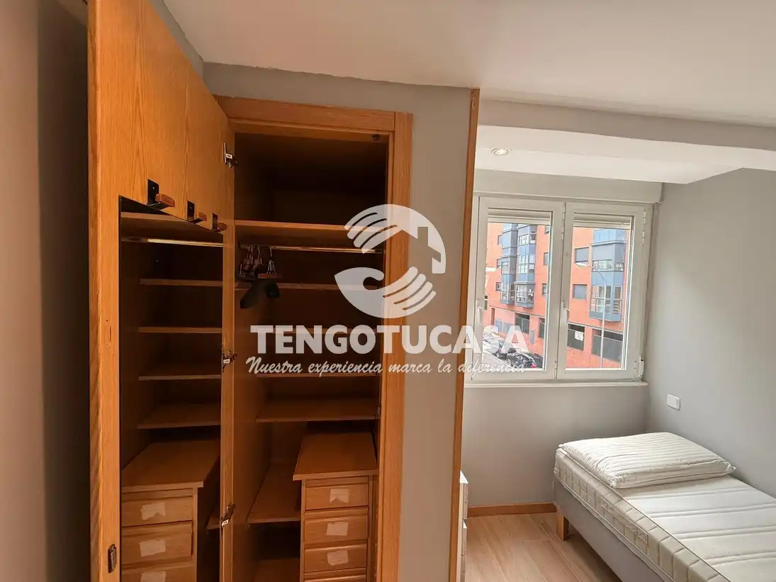 Bedroom of Flat for sale in Madrid  with Air Conditioner, Heating and Furnished