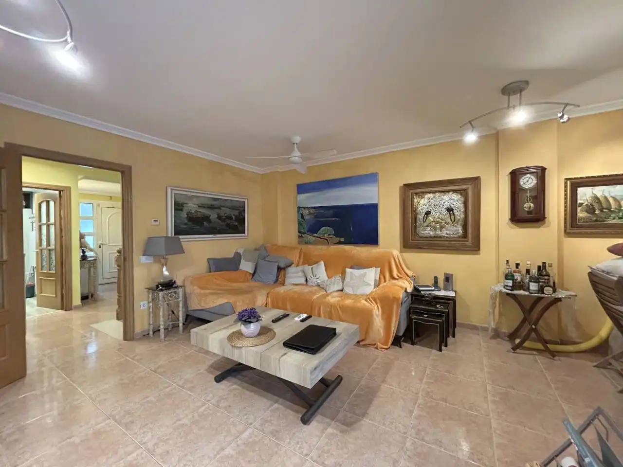 Sala d'estar de Casa o xalet en venda en Cubelles amb Terrassa i Piscina comunitària