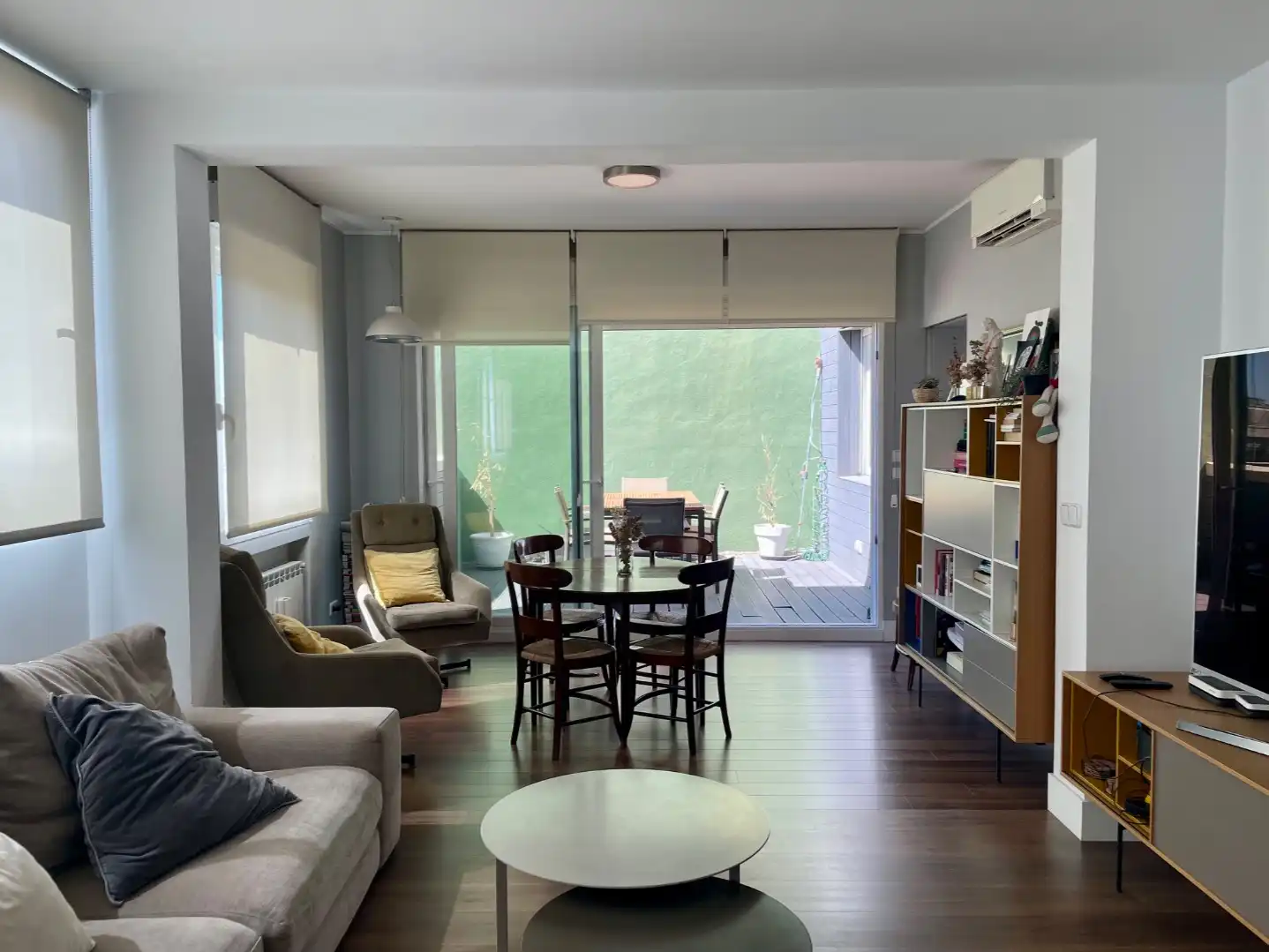 Wohnzimmer von Dachboden zum Verkauf in  Madrid Capital mit Klimaanlage, Terrasse und Balkon