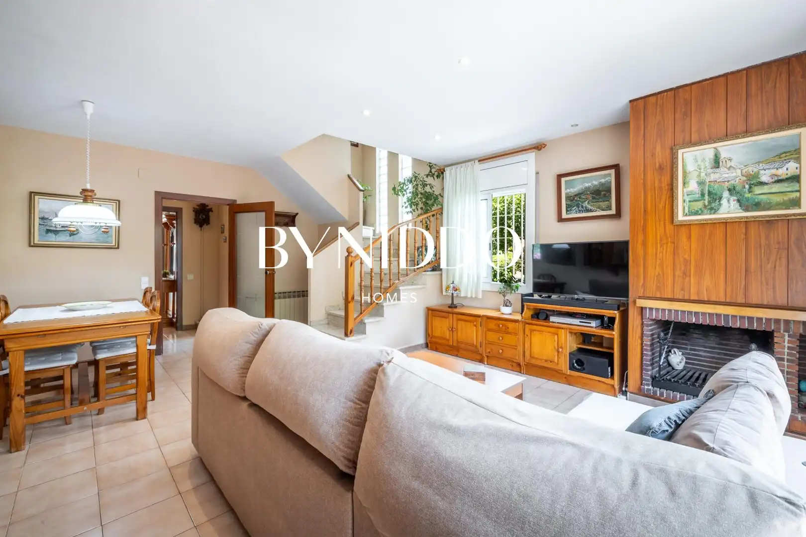 Sala de estar de Casa adosada en venta en Sant Cugat del Vallès con Aire acondicionado, Calefacción y Jardín privado