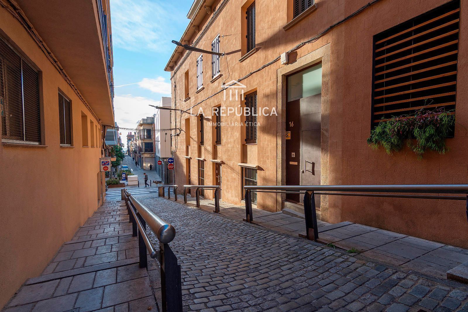 Exterior view of House or chalet for sale in Mataró  with Air Conditioner, Heating and Terrace