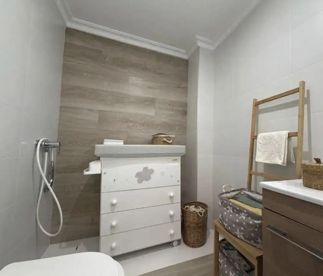 Baño de Piso en venta en Elche / Elx con Aire acondicionado, Parquet y Terraza