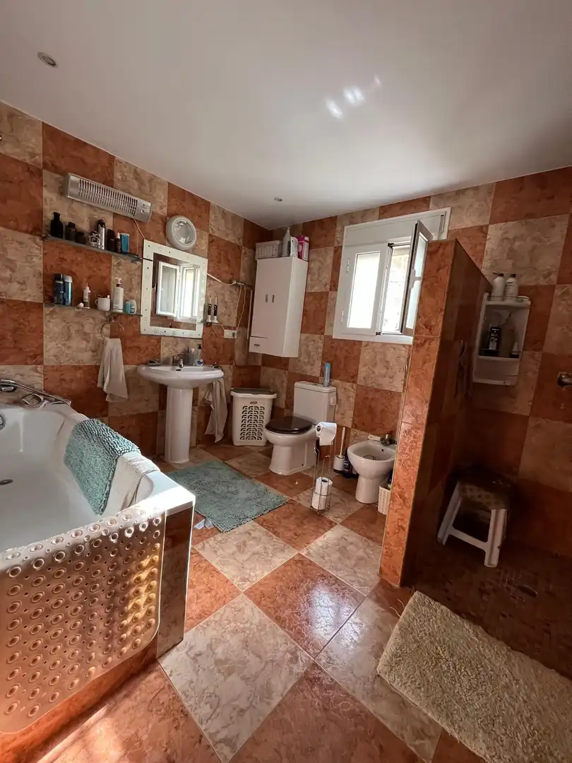 Badezimmer von Country house zum Verkauf in Chiclana de la Frontera mit Privatgarten, Abstellraum und Schwimmbad