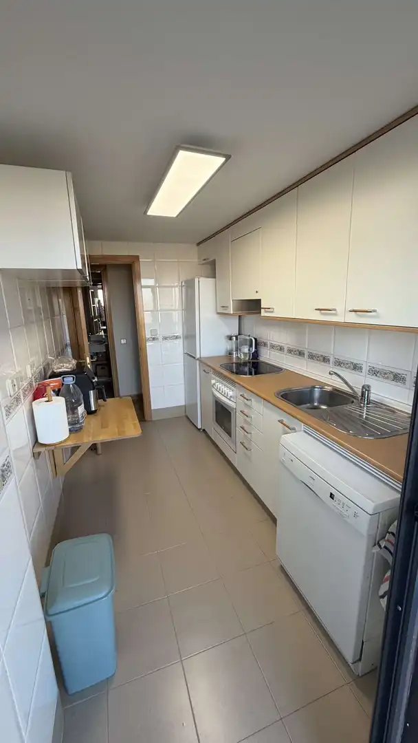 Cuina de Apartament per a compartir en Madrid amb Aire condicionat, Calefacció i Terrassa
