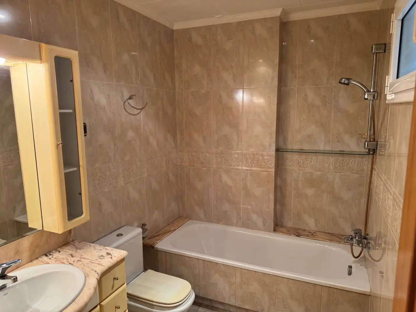Baño de Piso en venta en Barcelona con Aire acondicionado, Calefacción y Horno
