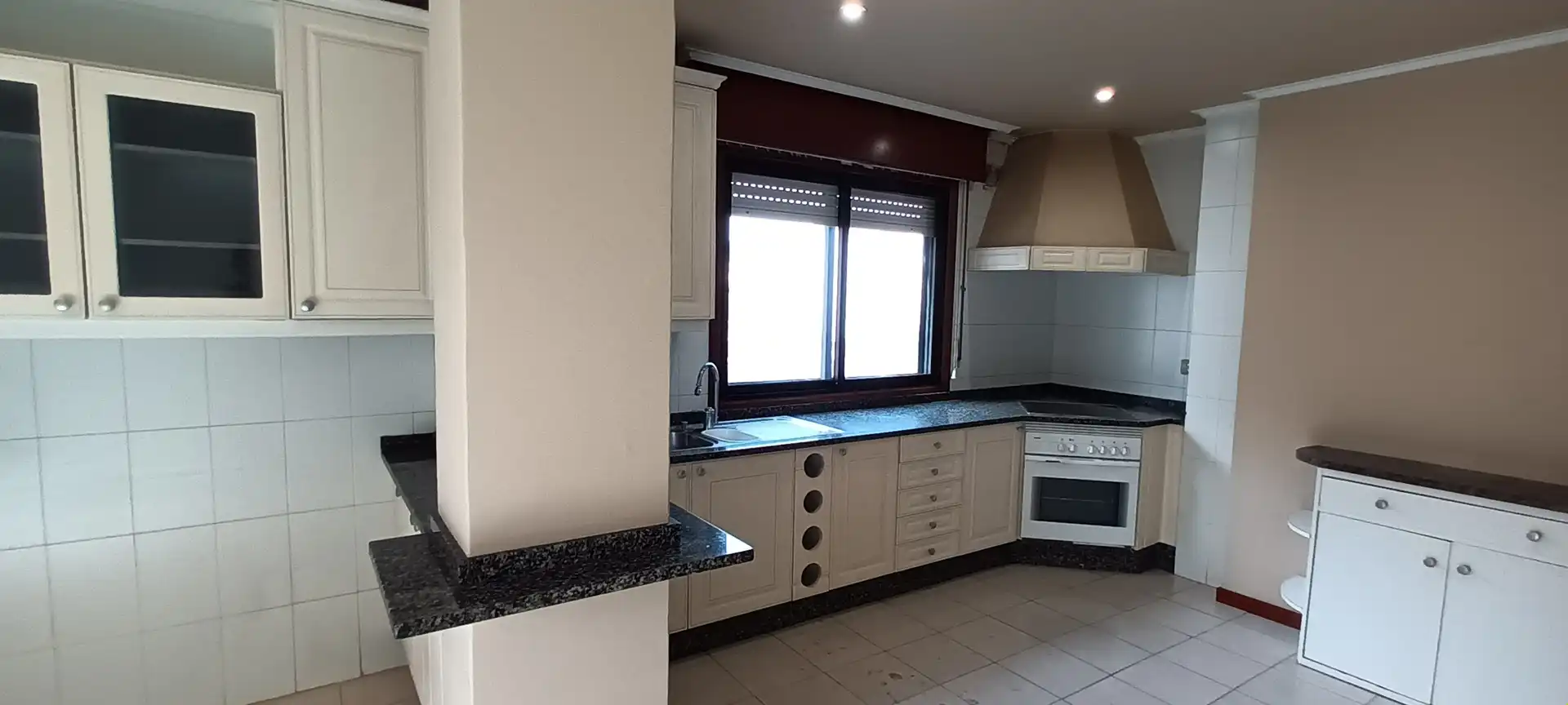 Kitchen of Flat for sale in Vigo   with Storage room and Balcony