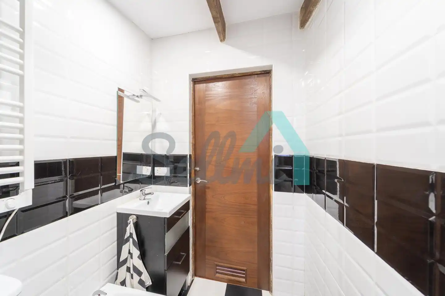 Bany de Casa o xalet en venda en Oviedo  amb Jardí privat, Terrassa i Traster